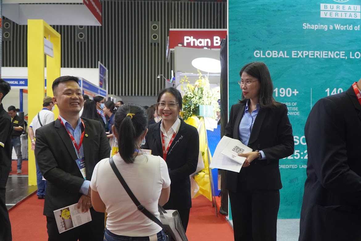 Bureau Veritas advise visitors to the booth at Vietfish 2022